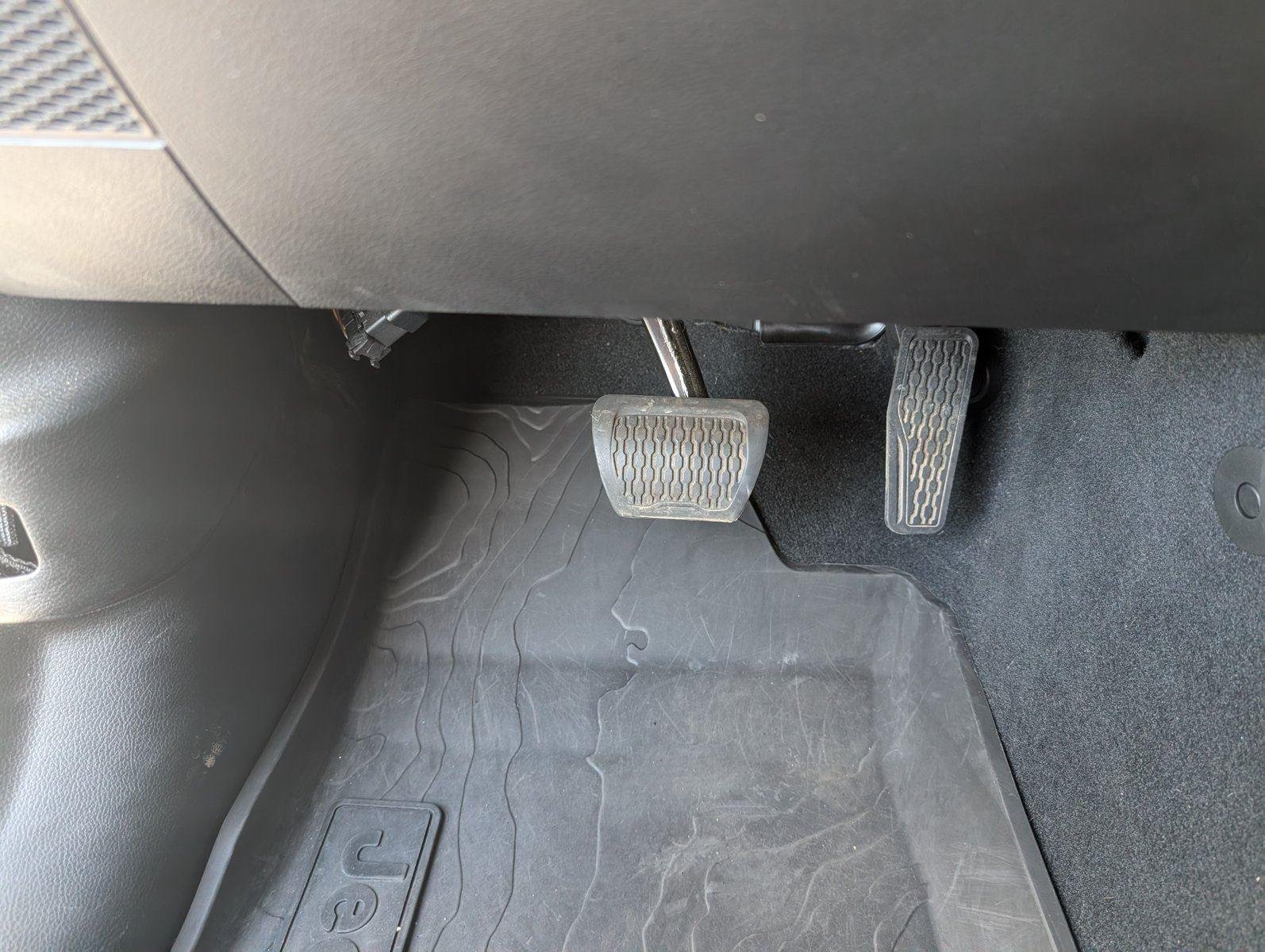 Used 2024 Bright White Clearcoat Jeep Rubicon image 29