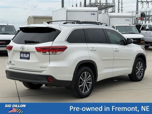 Used 2018 Blizzard Pearl Toyota XLE image 4