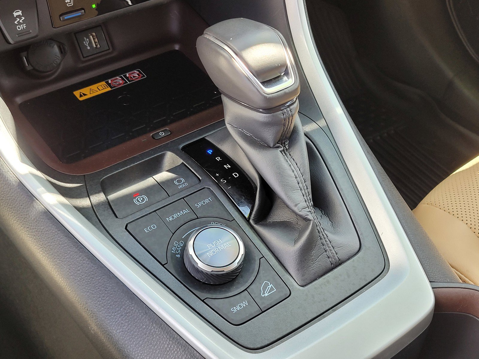 Certified Used 2025  Toyota Limited image 22