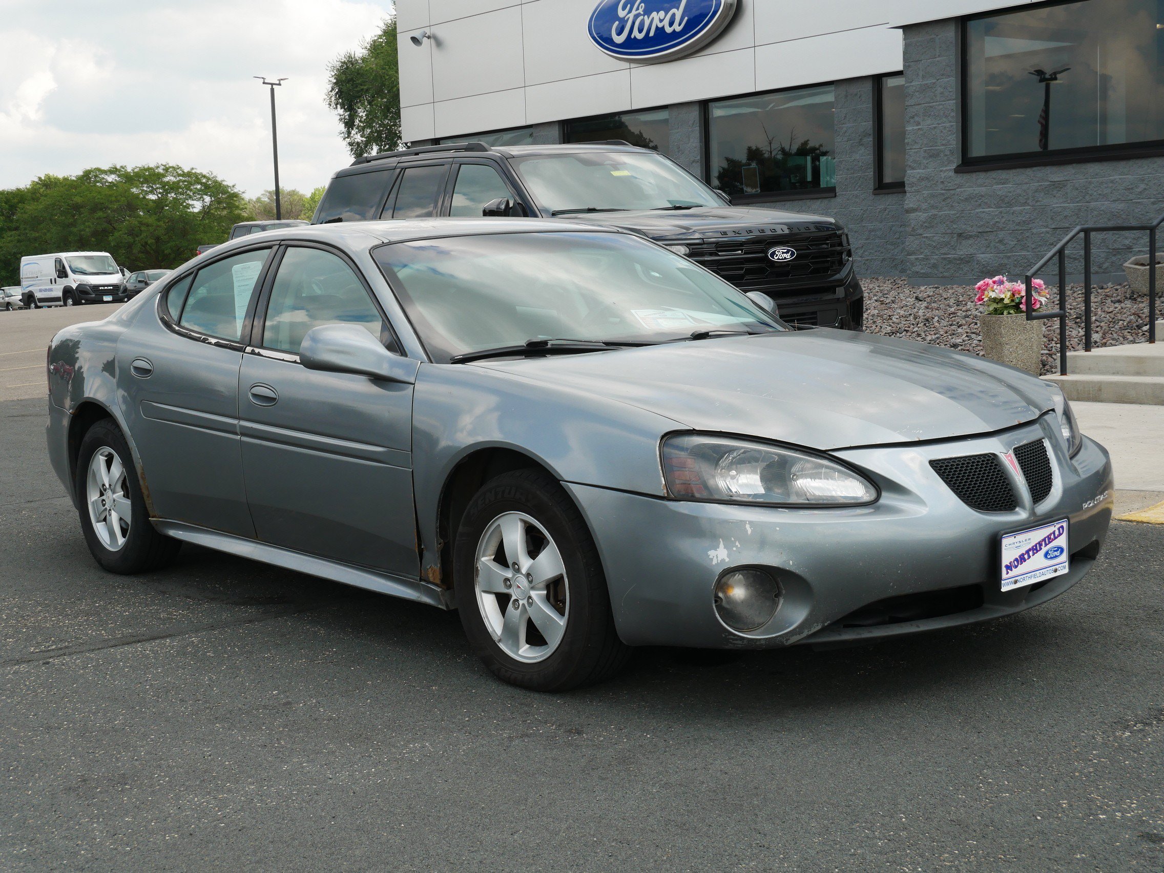 Used 2008 Pontiac Grand Prix GP with VIN 2G2WP552981168575 for sale in Northfield, MN