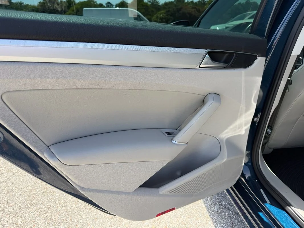Used 2019  Volkswagen 2.0T Wolfsburg Edition image 21