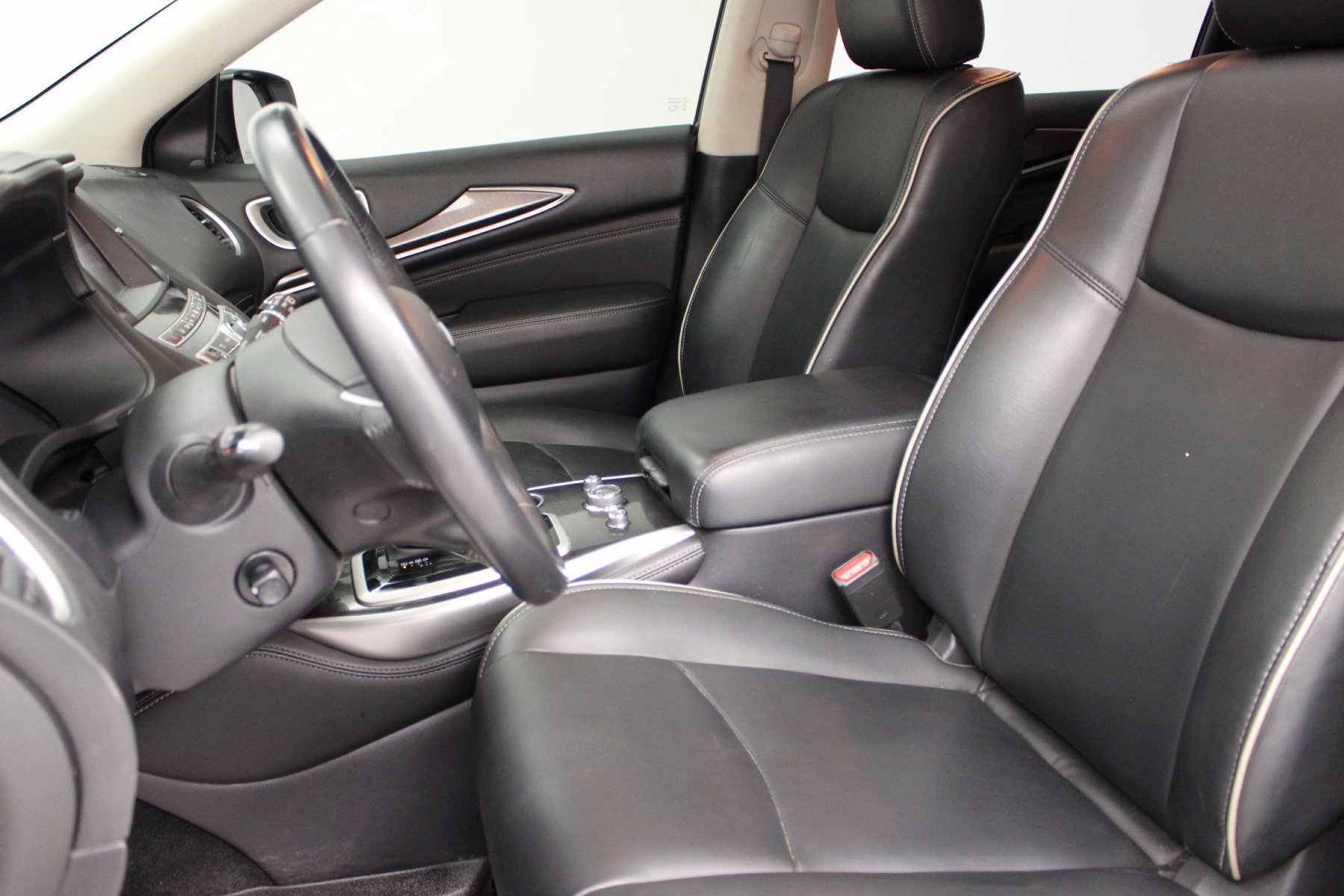 Used 2019 Majestic White INFINITI PURE image 17