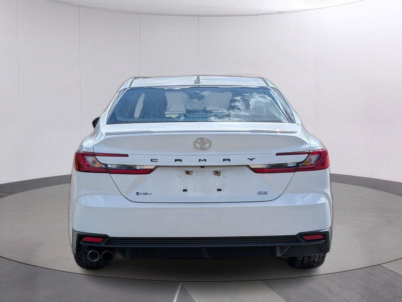 Used 2025 Ice Cap Toyota SE image 4