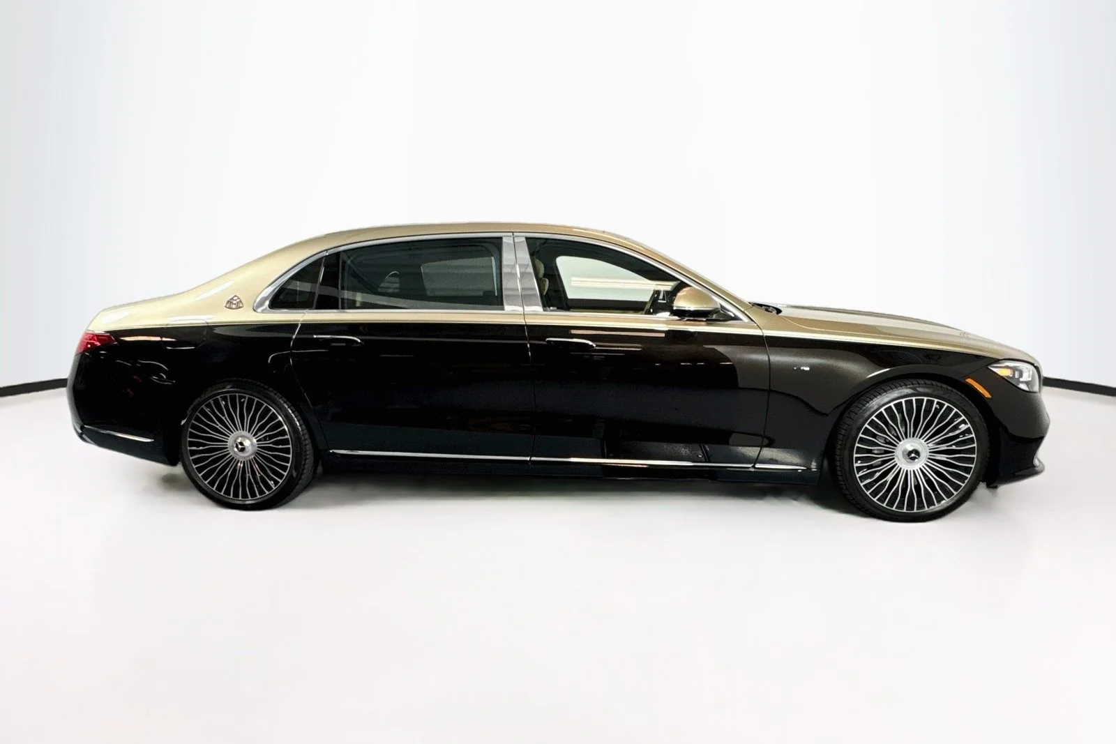 Used 2024 Onyx  Black Metallic Mercedes-Benz Maybach S 680 image 4