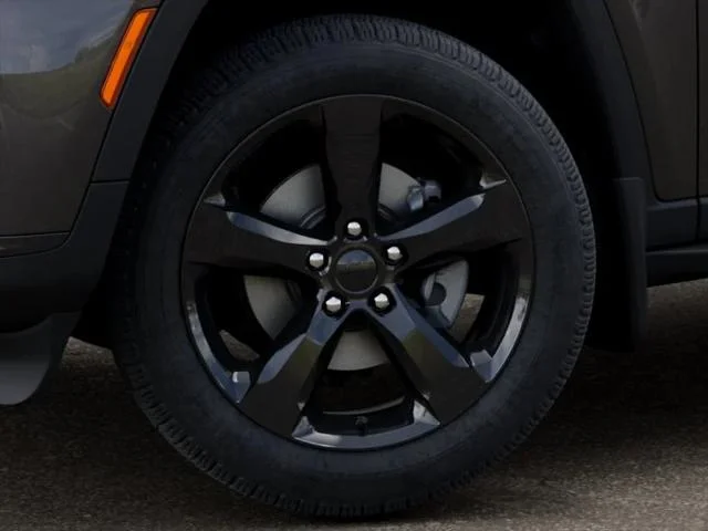 New 2025 Baltic Gray Metallic Clear-Coat Exterior Paint Jeep Limited image 4