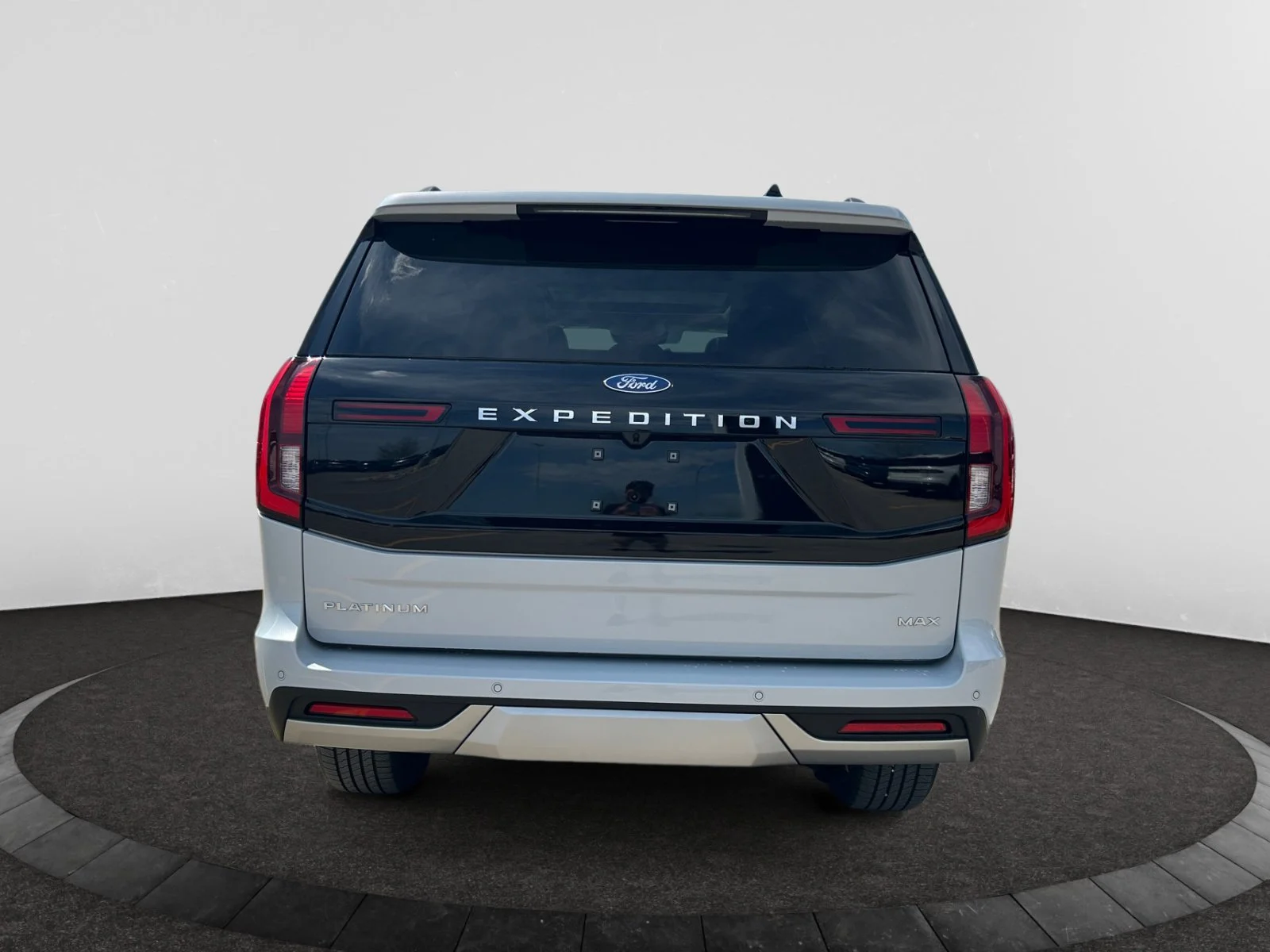 New 2026 Space Silver Metallic Ford Platinum Max image 4