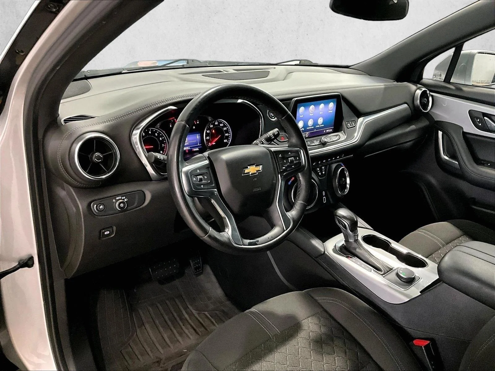 Used 2019 Silver Ice Metallic Chevrolet  image 14