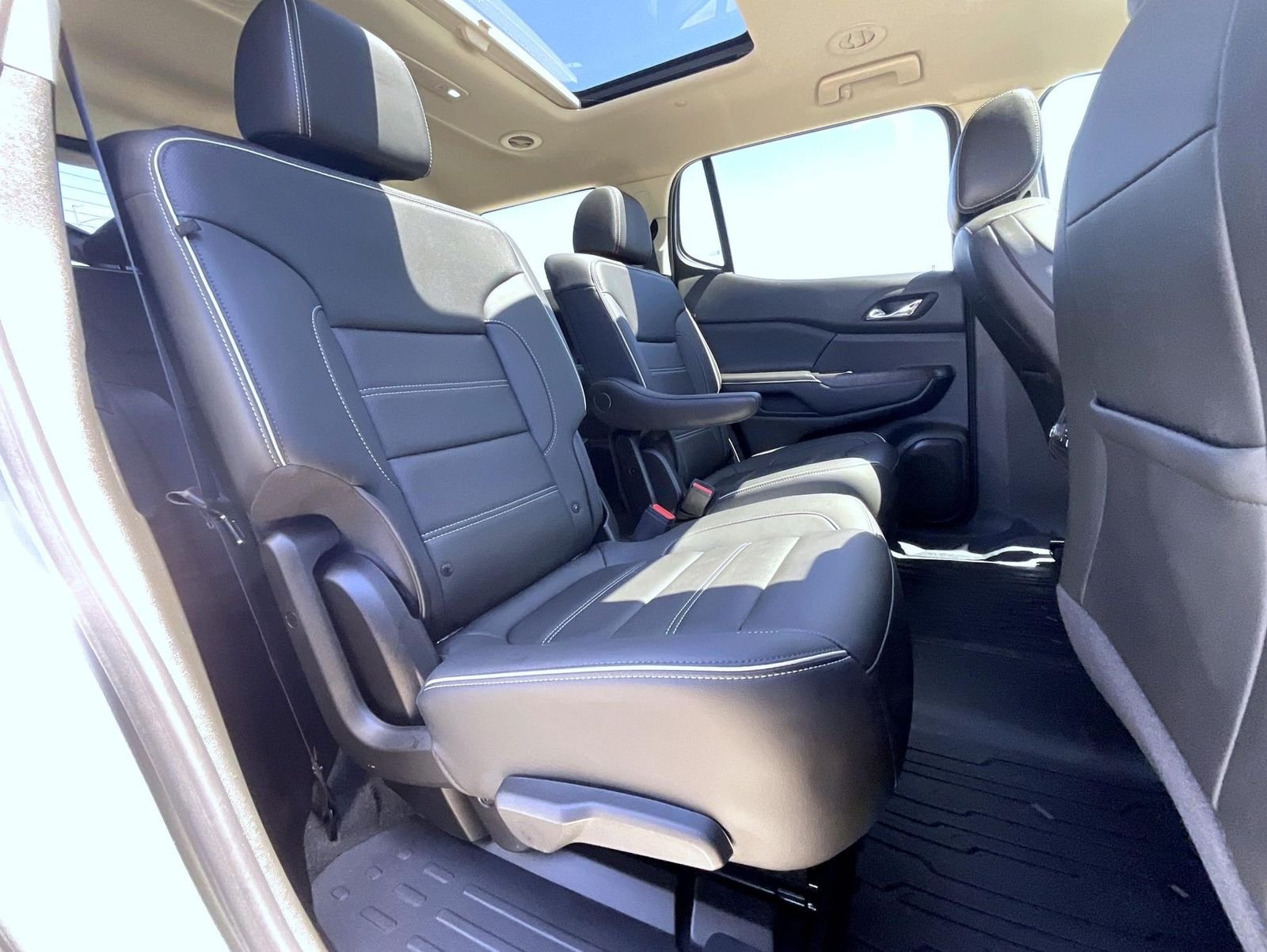 Used 2023 Silver GMC Denali image 22