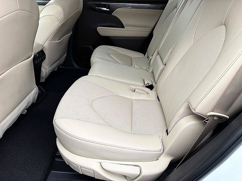 Used 2022 Pearl Toyota Limited image 9