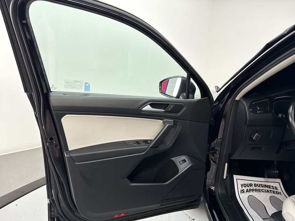 Used 2019 Deep Black Volkswagen 2.0T SEL image 14