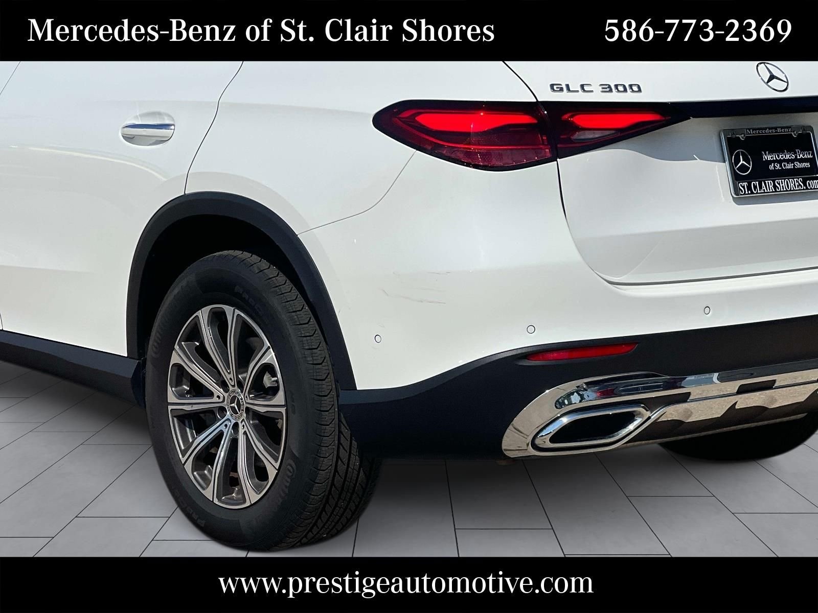 Certified Used 2025 White Mercedes-Benz GLC 300 image 4
