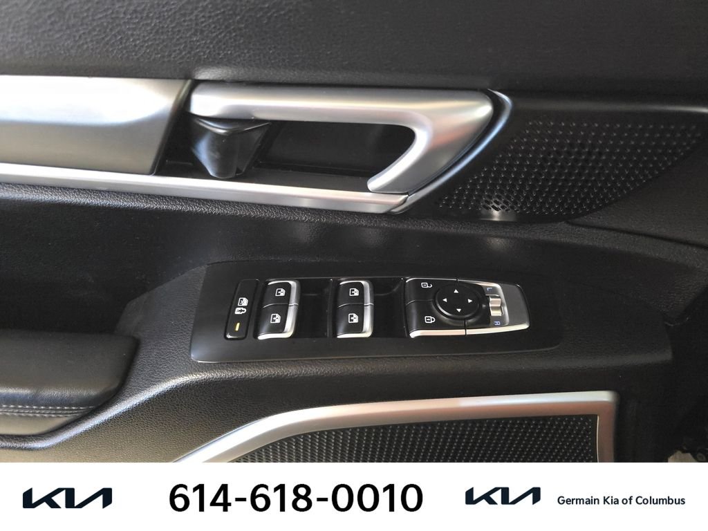 Used 2020 Black Kia S image 27