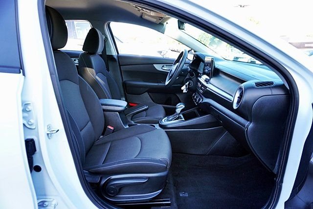 Used 2023 White Kia LX image 10
