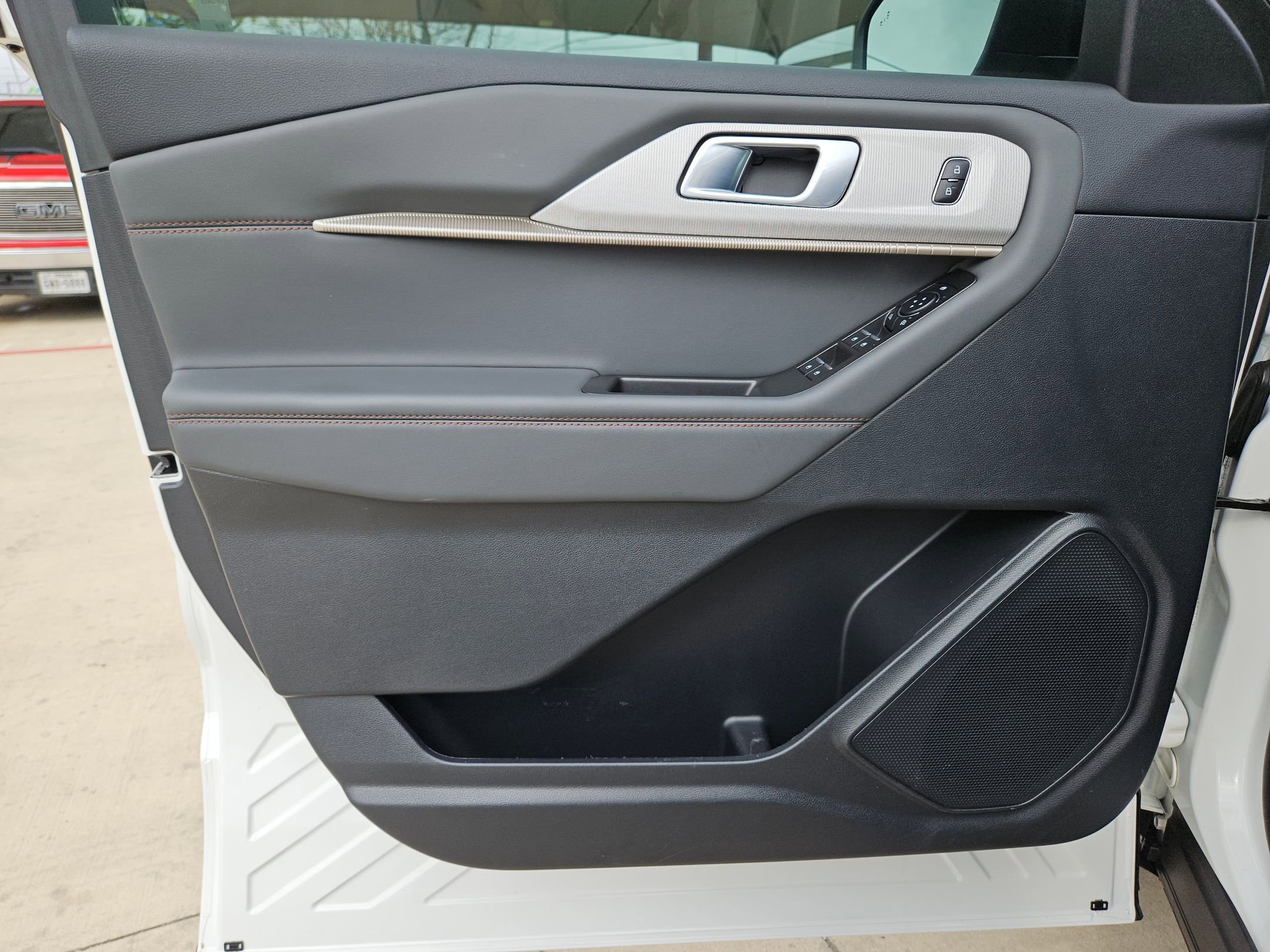 2025 Ford Explorer Active - Photo 12