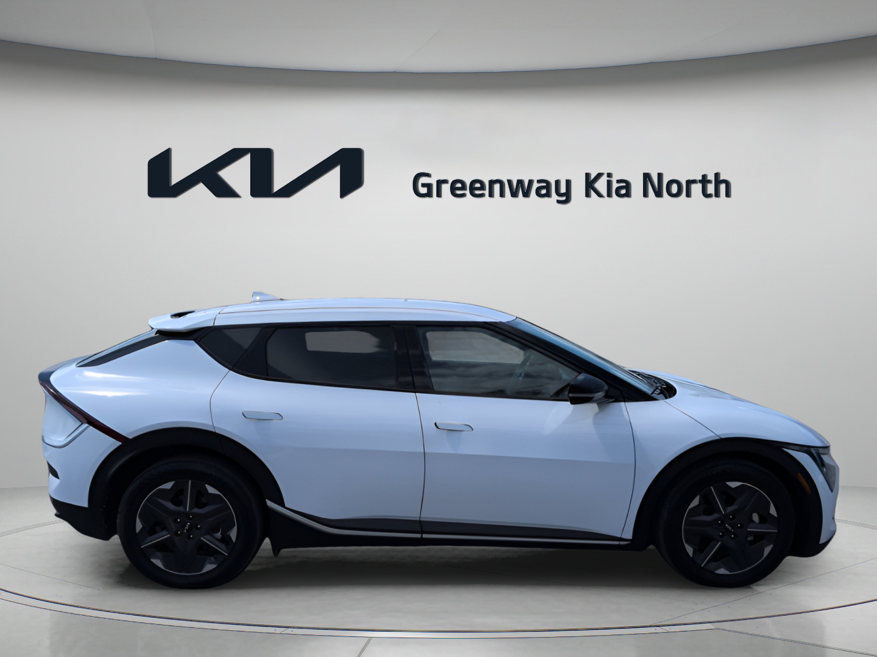 Certified Used 2025 Glacier White Pearl Kia Light image 9