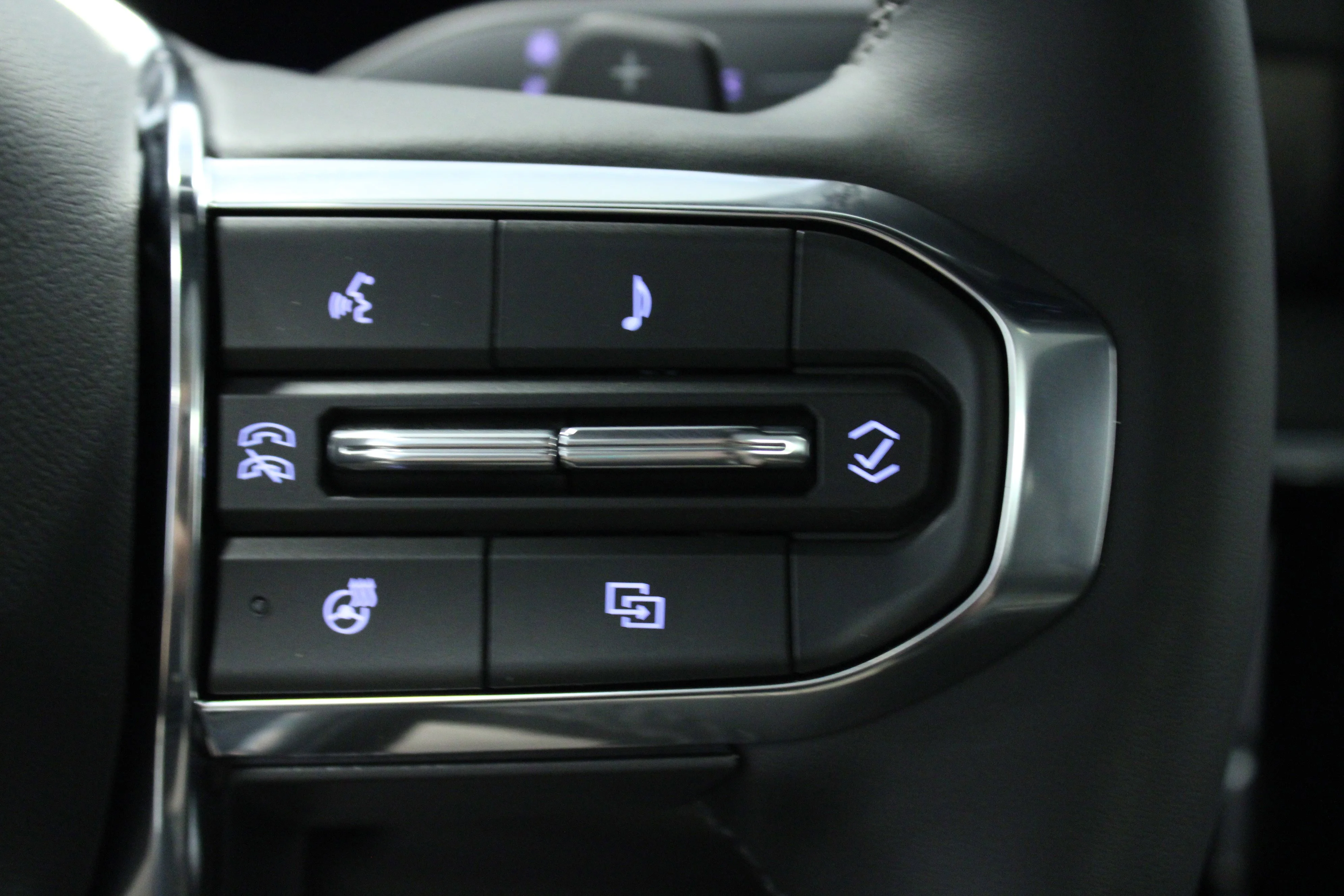 New 2026 Sterling Metallic GMC Elevation image 24