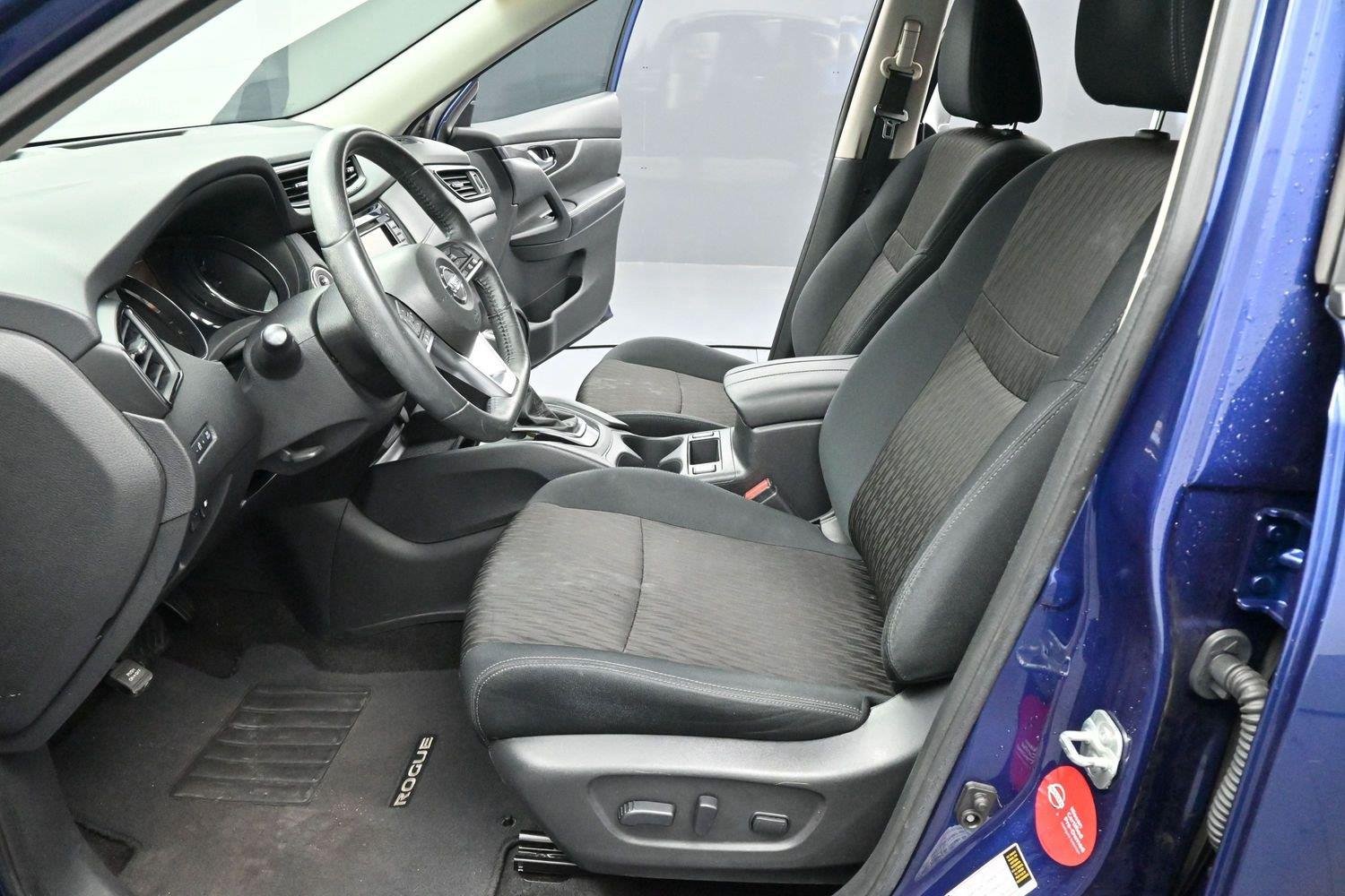 Used 2018 Caspian Blue Nissan SV image 14