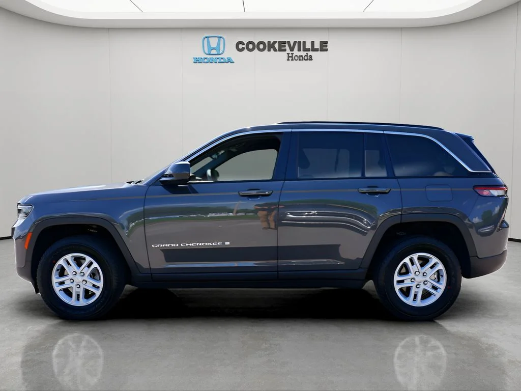 Used 2024 Baltic Gray Metallic Clearcoat Jeep Laredo image 10