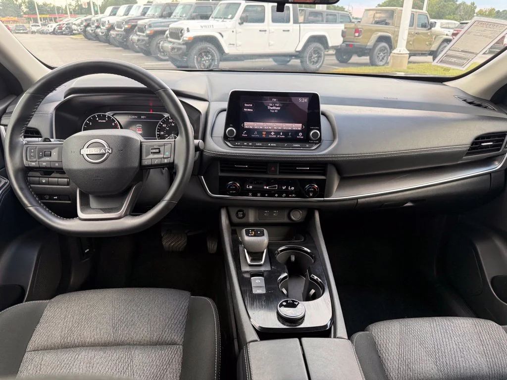 Used 2025 Gray Nissan SV image 7