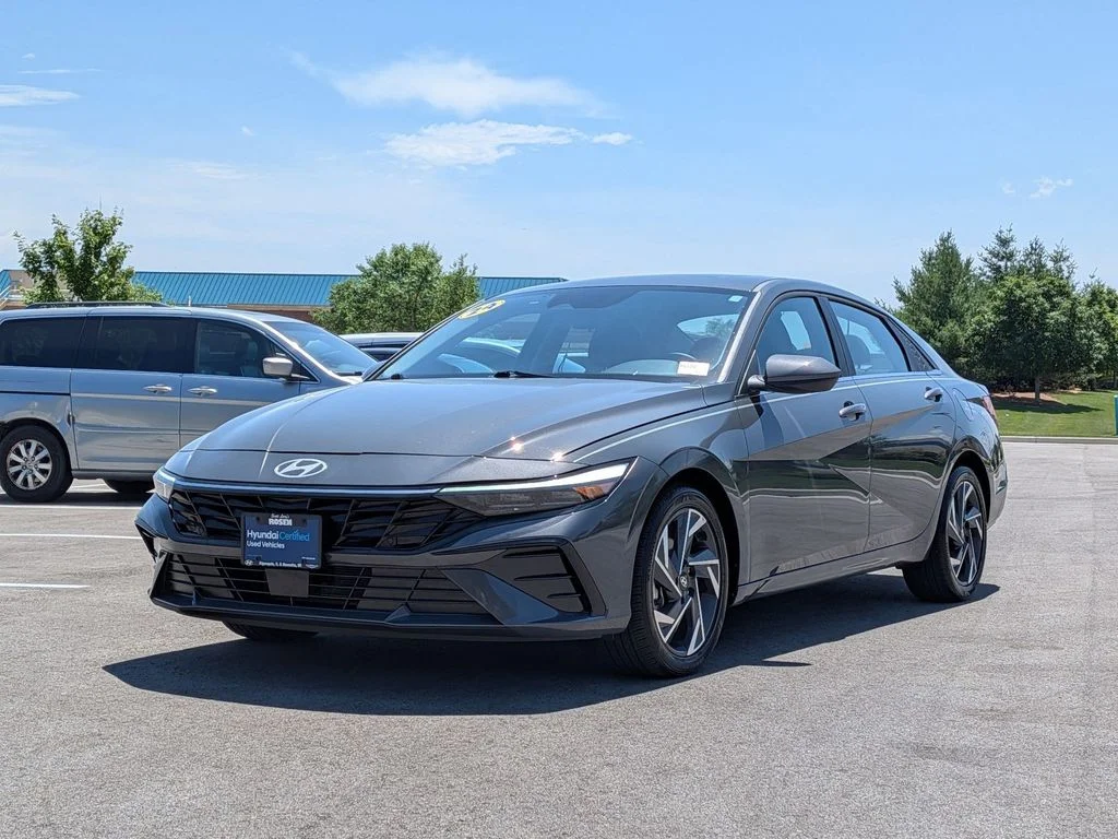 Used 2024 Gray Hyundai SEL image 3