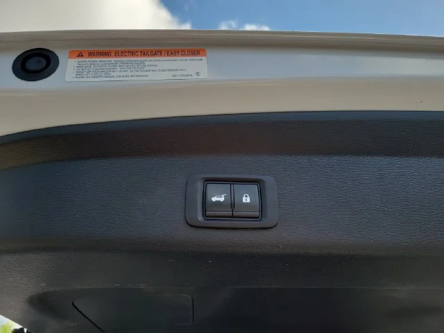 Used 2023  Mitsubishi SEL image 10