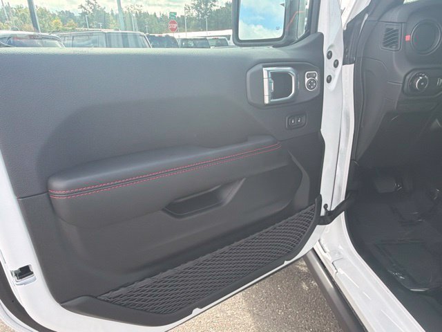 New 2027 Bright White Clear-Coat Paint Jeep Rubicon X image 17