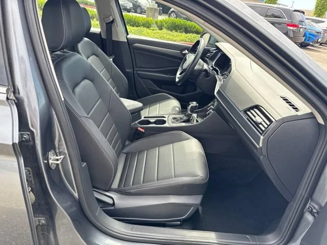 Used 2024 Platinum Gray Metallic Volkswagen SE image 10