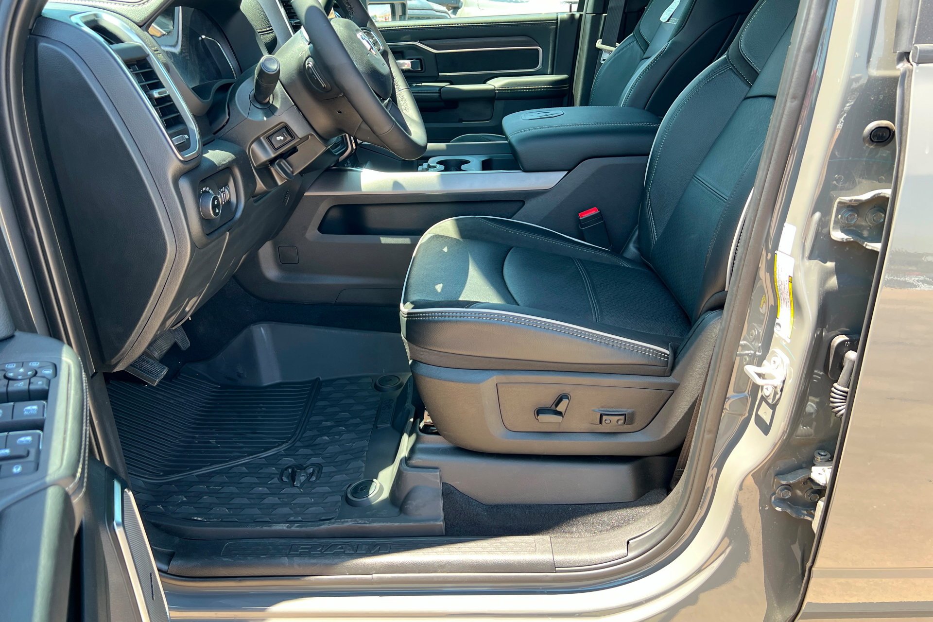 New 2026 Ceramic Gray Clear-Coat Exterior Paint RAM Laramie image 18