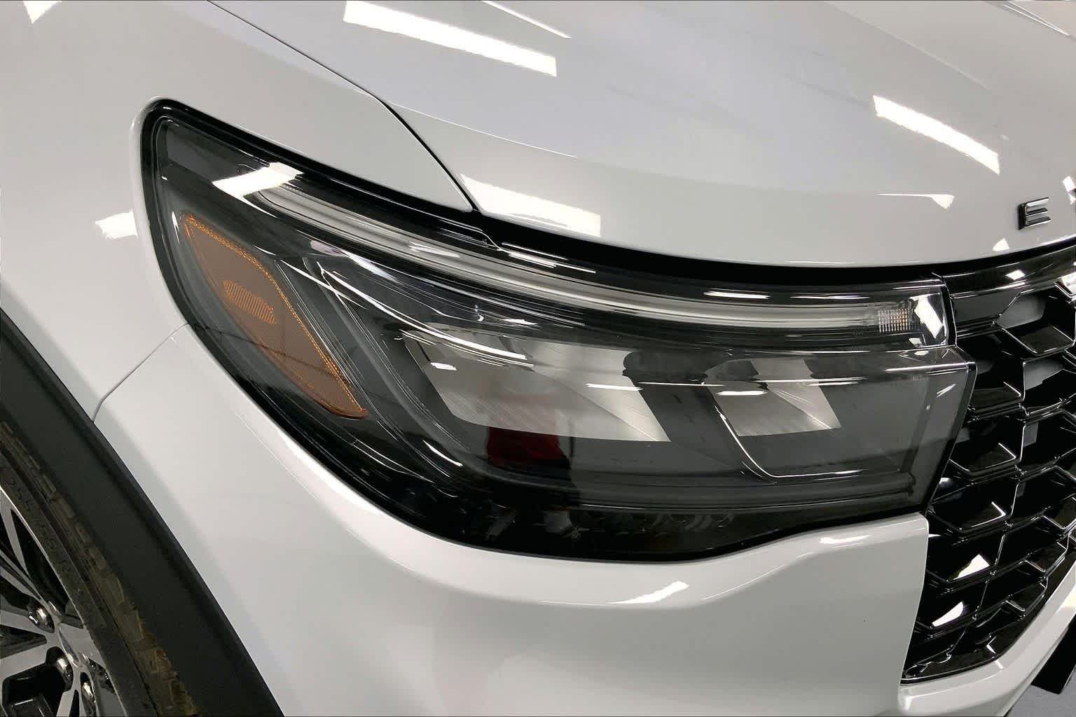 New 2026 Space White Metallic Ford ST-Line image 12