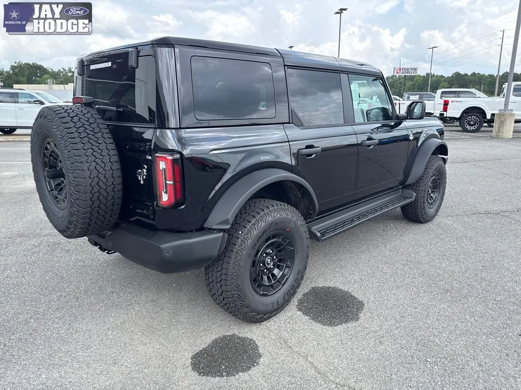 New 2026 Shadow Black Ford Outer Banks® image 7