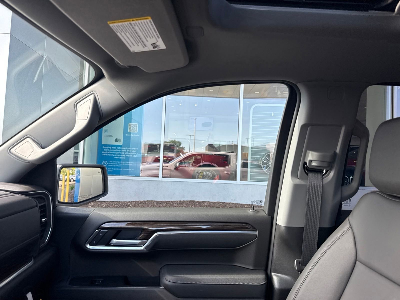 New 2026 Summit White Chevrolet RST with 22inch Black Wheels - Convenience II - Safety - Sunroof - Leather - Dark Essentials - Protection *In Stock* image 26