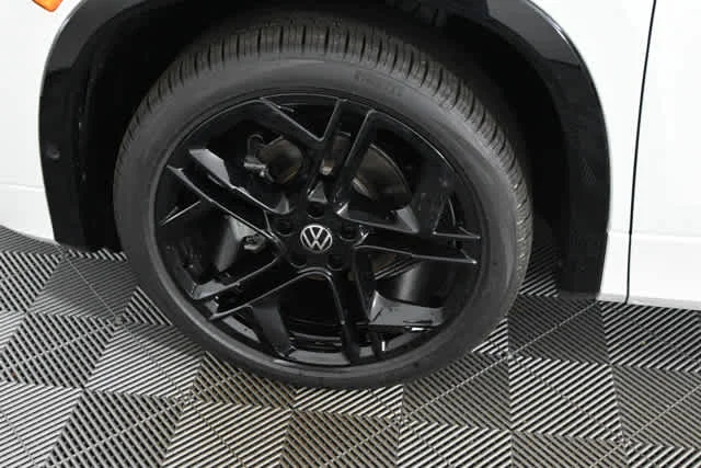 New 2026 Opal White Pearl Volkswagen SE R-Line Black image 27