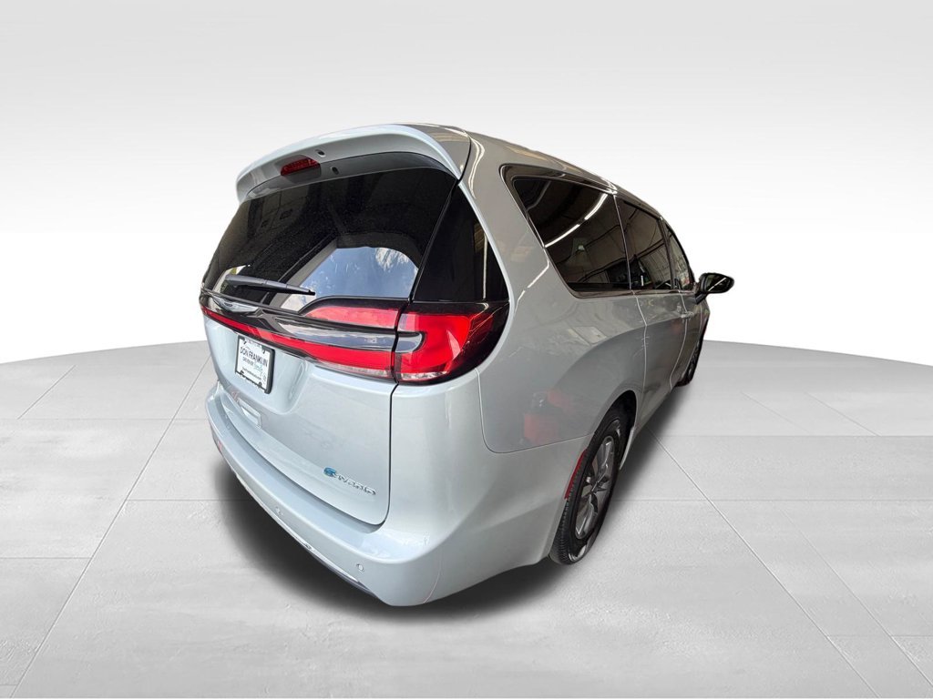 Used 2023 Silver Mist Clearcoat Chrysler Touring L image 5