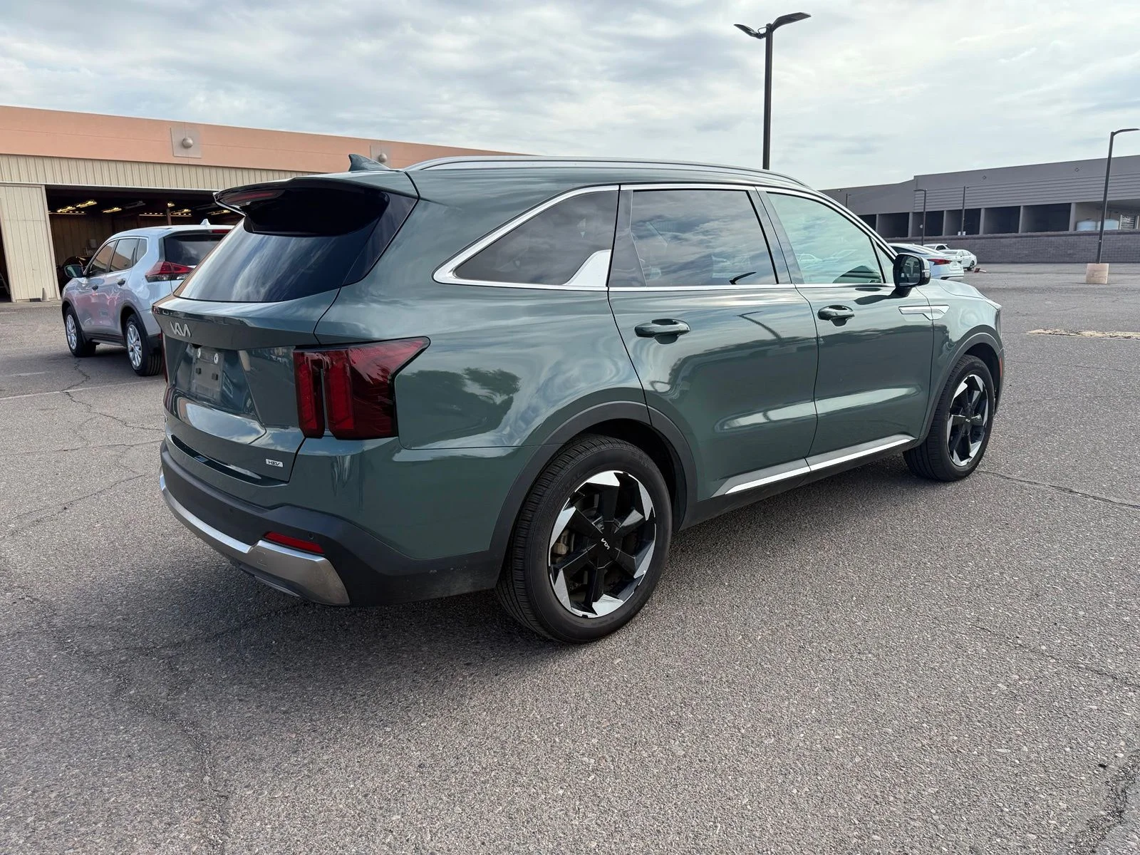 Used 2025 Cityscape Green Kia EX image 4