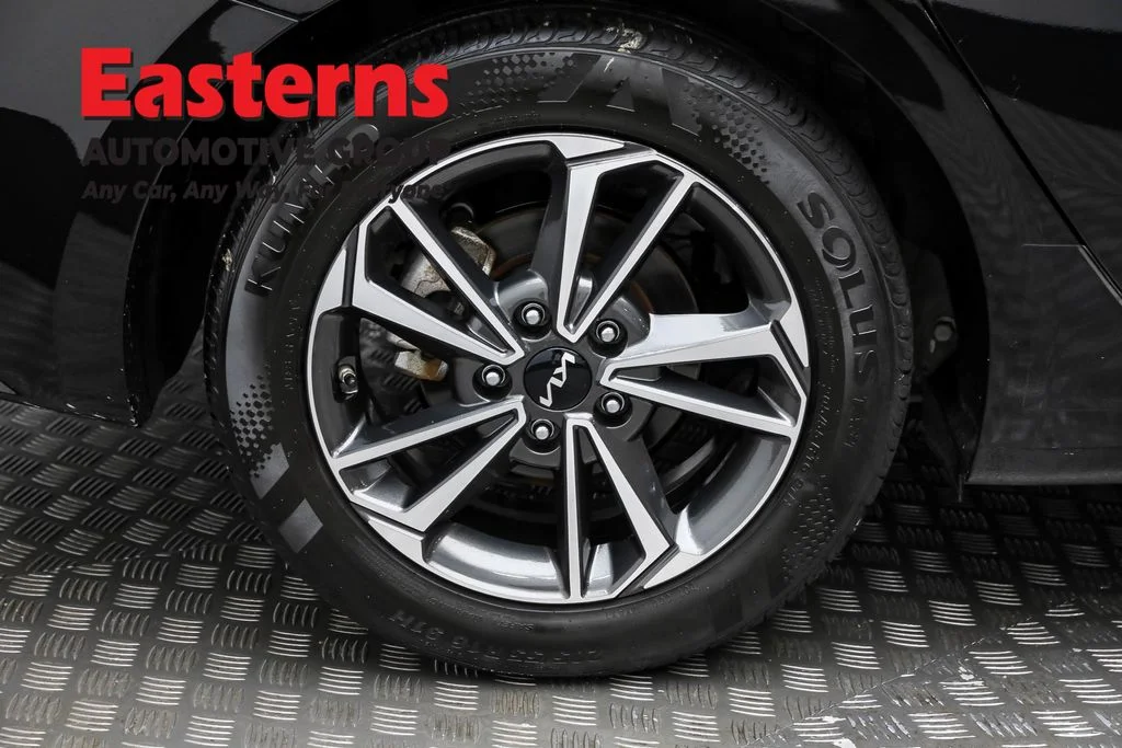 Used 2023 Black Kia LXS image 29
