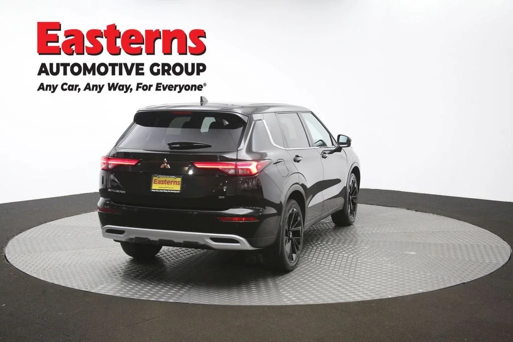 Used 2024 Black Mitsubishi SE image 39