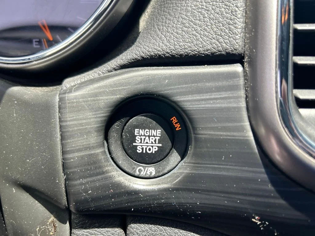 Used 2021 Black Jeep Laredo E image 41