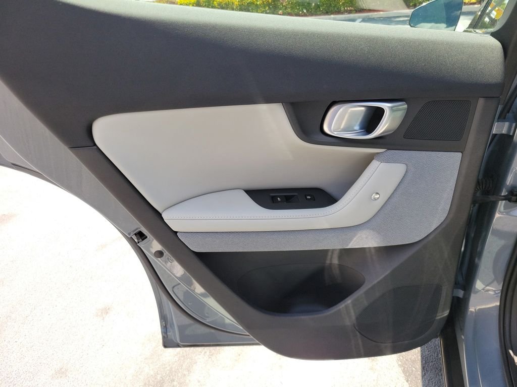 Used 2023  Polestar Long Range Dual Motor image 10