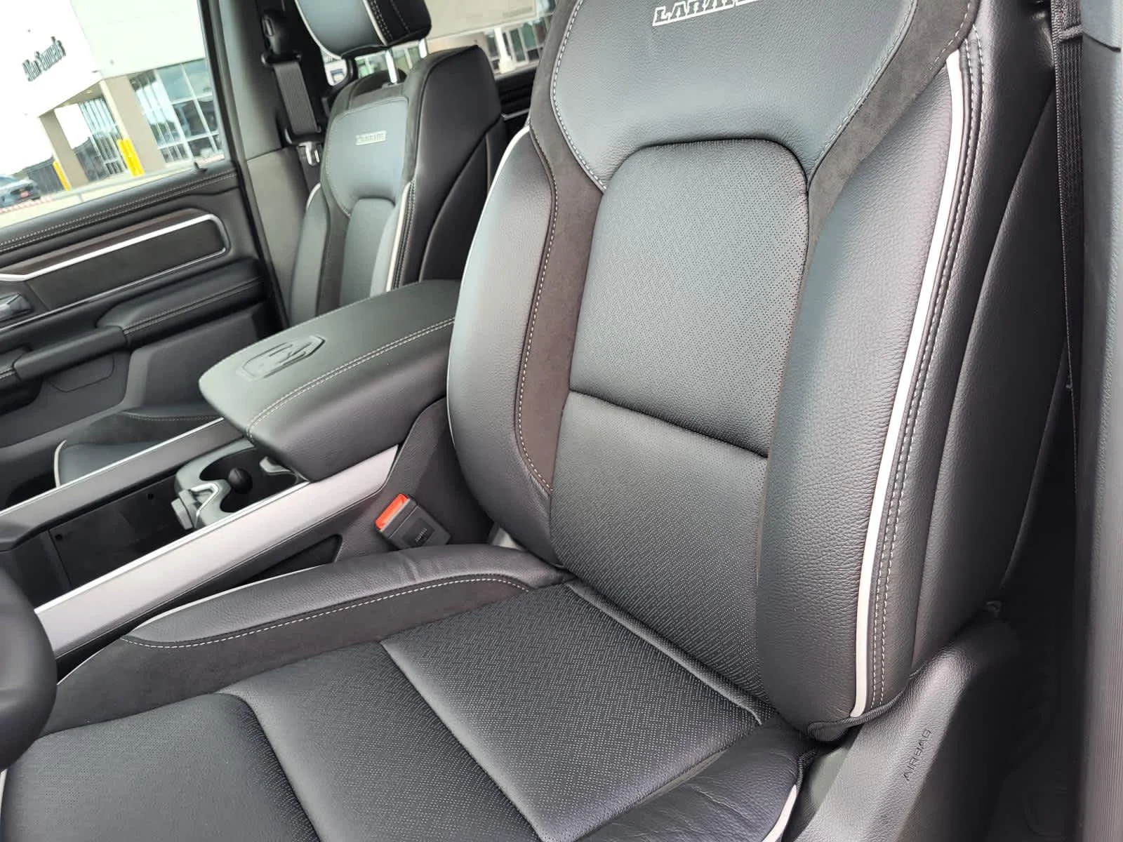2026 RAM 1500 Laramie - Photo 15