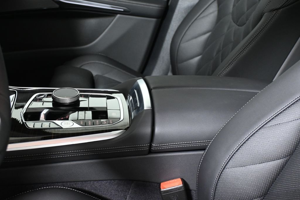 New 2026 Black Sapphire Metallic BMW xDrive40i image 25