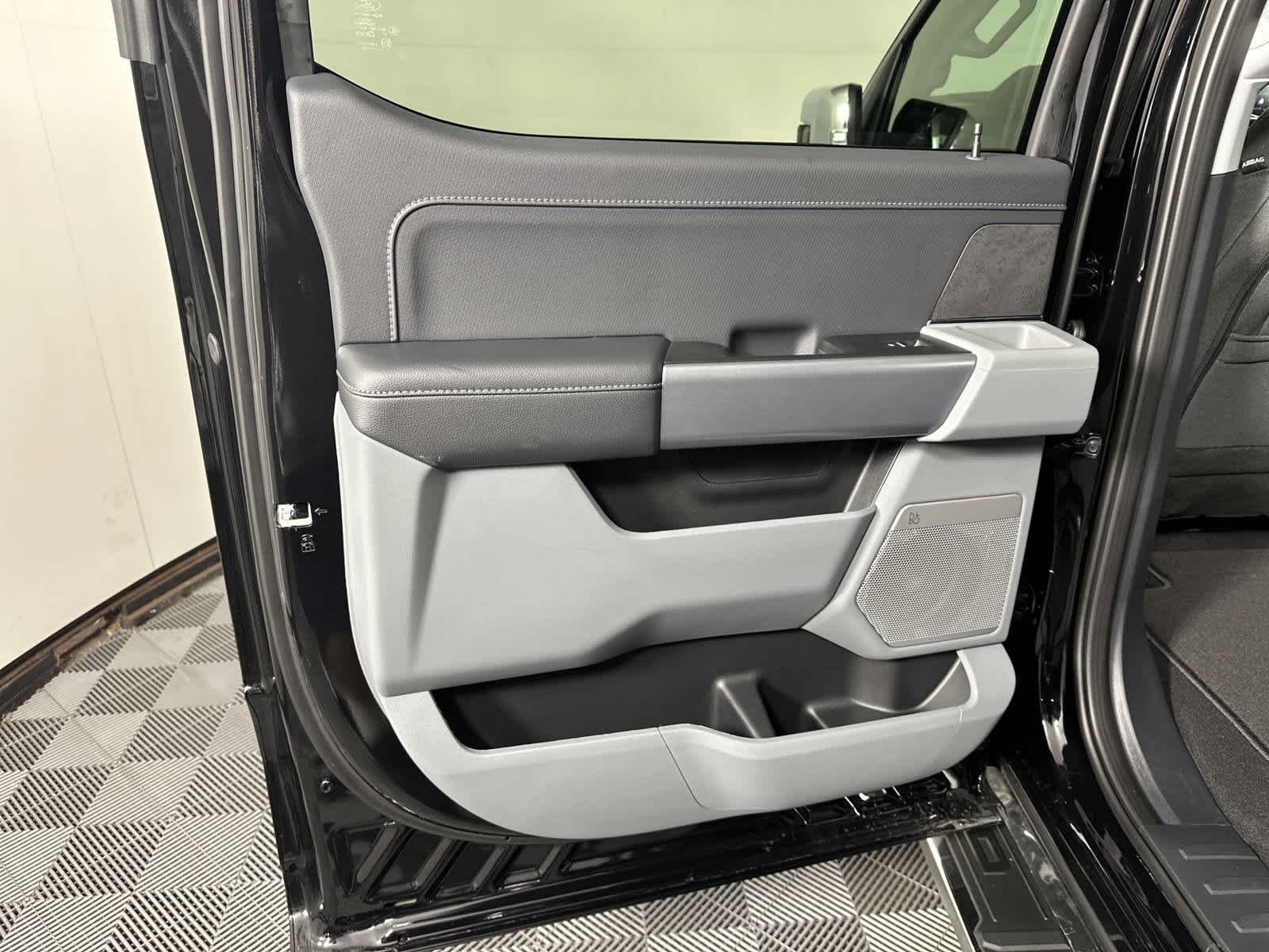 2025 Ford F-150 XLT - Photo 19