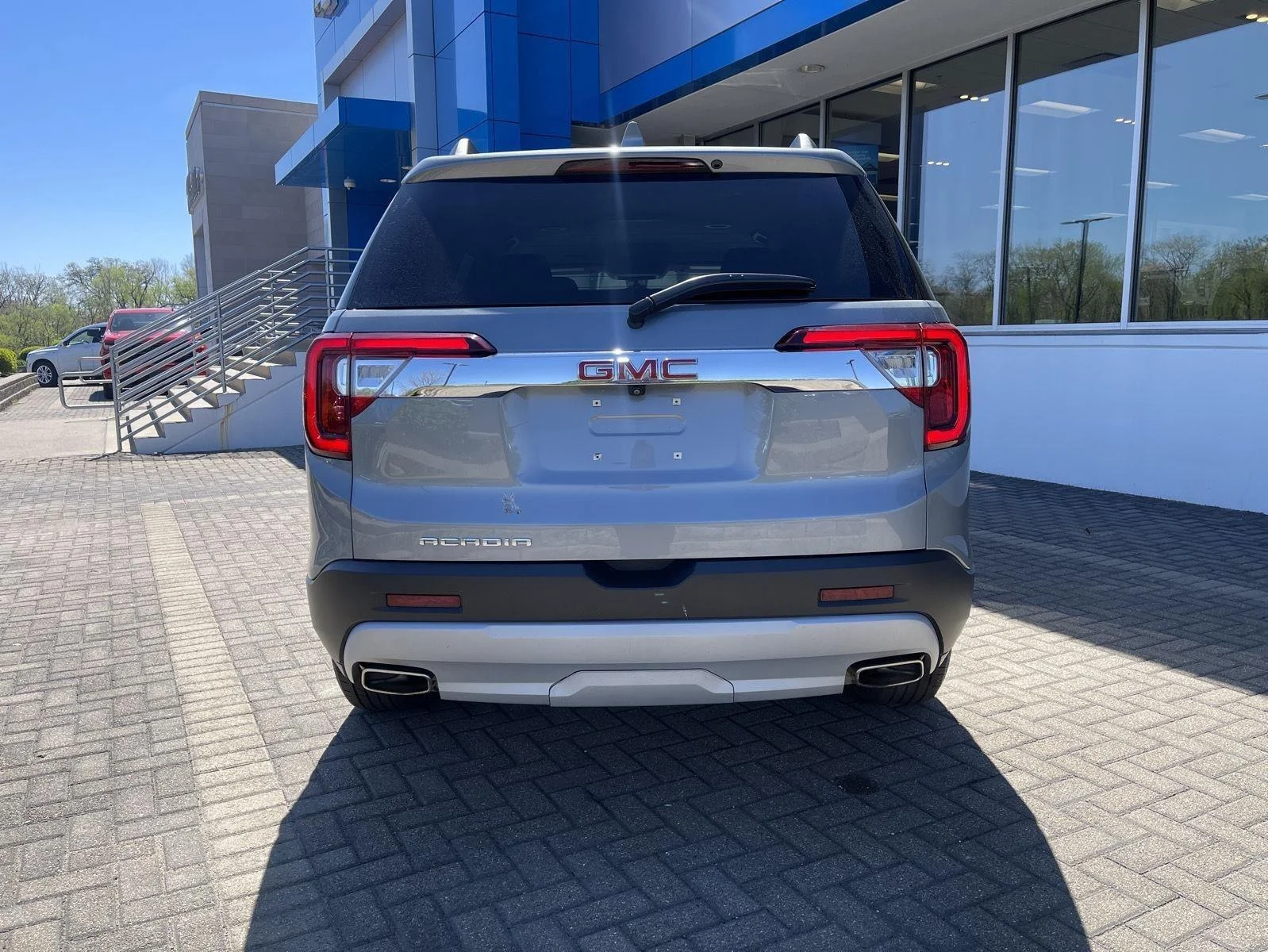 Used 2023 Sterling Metallic GMC SLE image 4