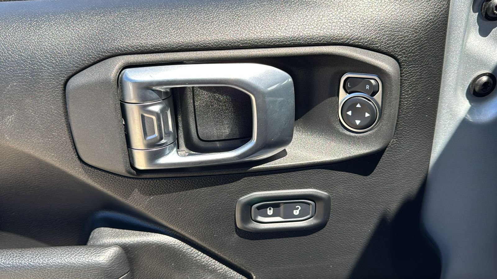 Certified Used 2022 Silver Jeep Sport image 21