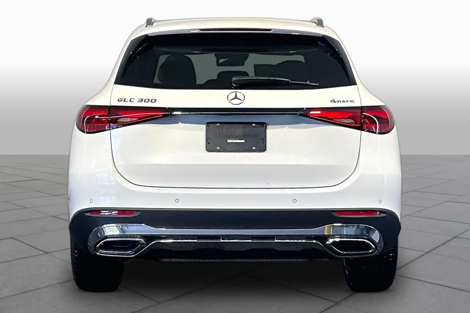 New 2026 MANUFAKTUR Moonlight White Metallic Mercedes-Benz GLC 300 image 4