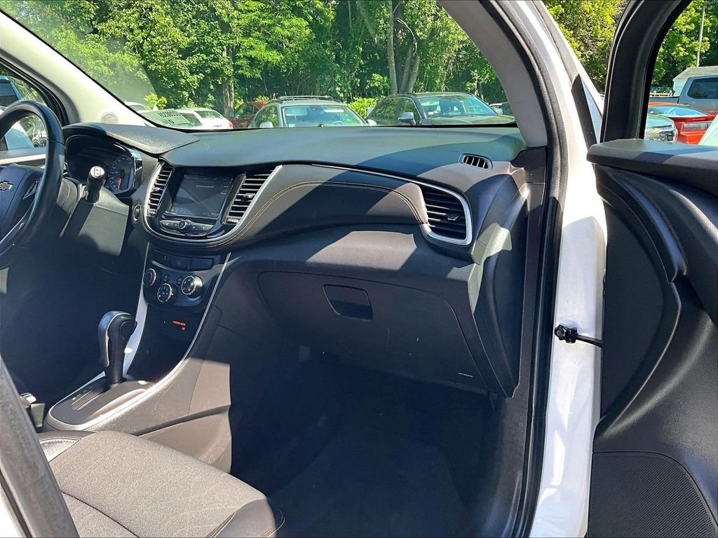 Used 2018 White Chevrolet LT image 13