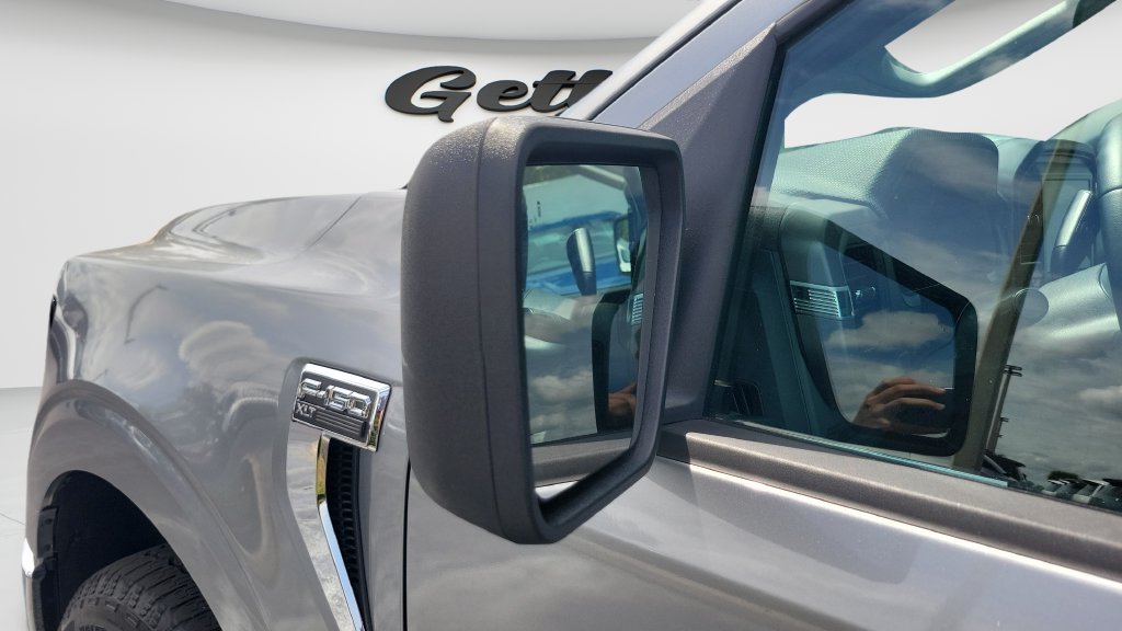 2025 Ford F-150 XLT - Photo 25