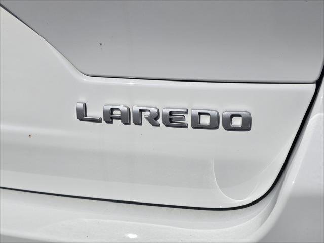 New 2026 Bright White Clear-Coat Exterior Paint Jeep Laredo image 10