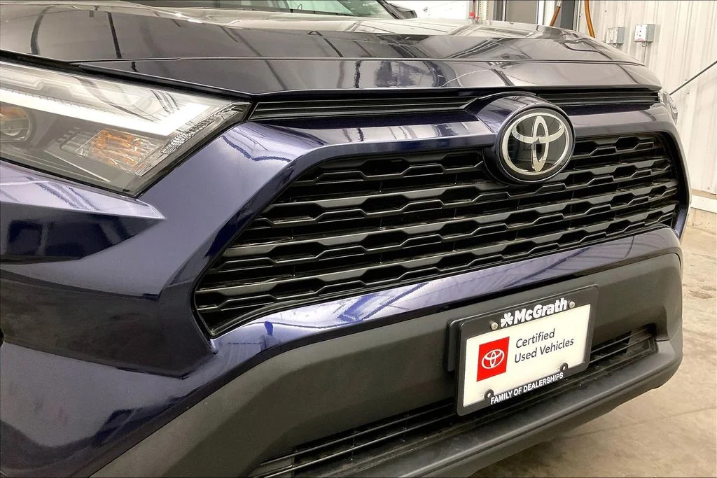 Used 2022 Blue Toyota XLE Premium image 32