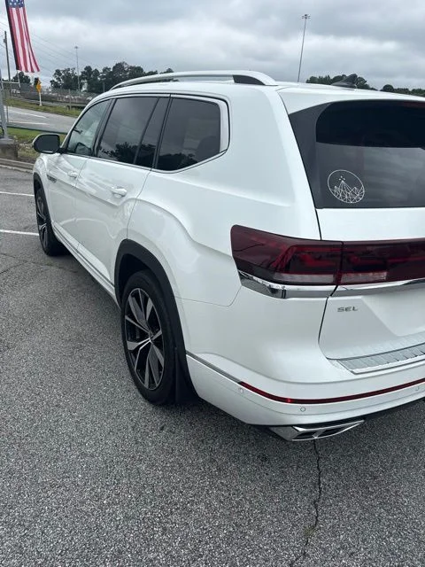 Certified Used 2024  Volkswagen 2.0T SEL Premium R-Line image 15