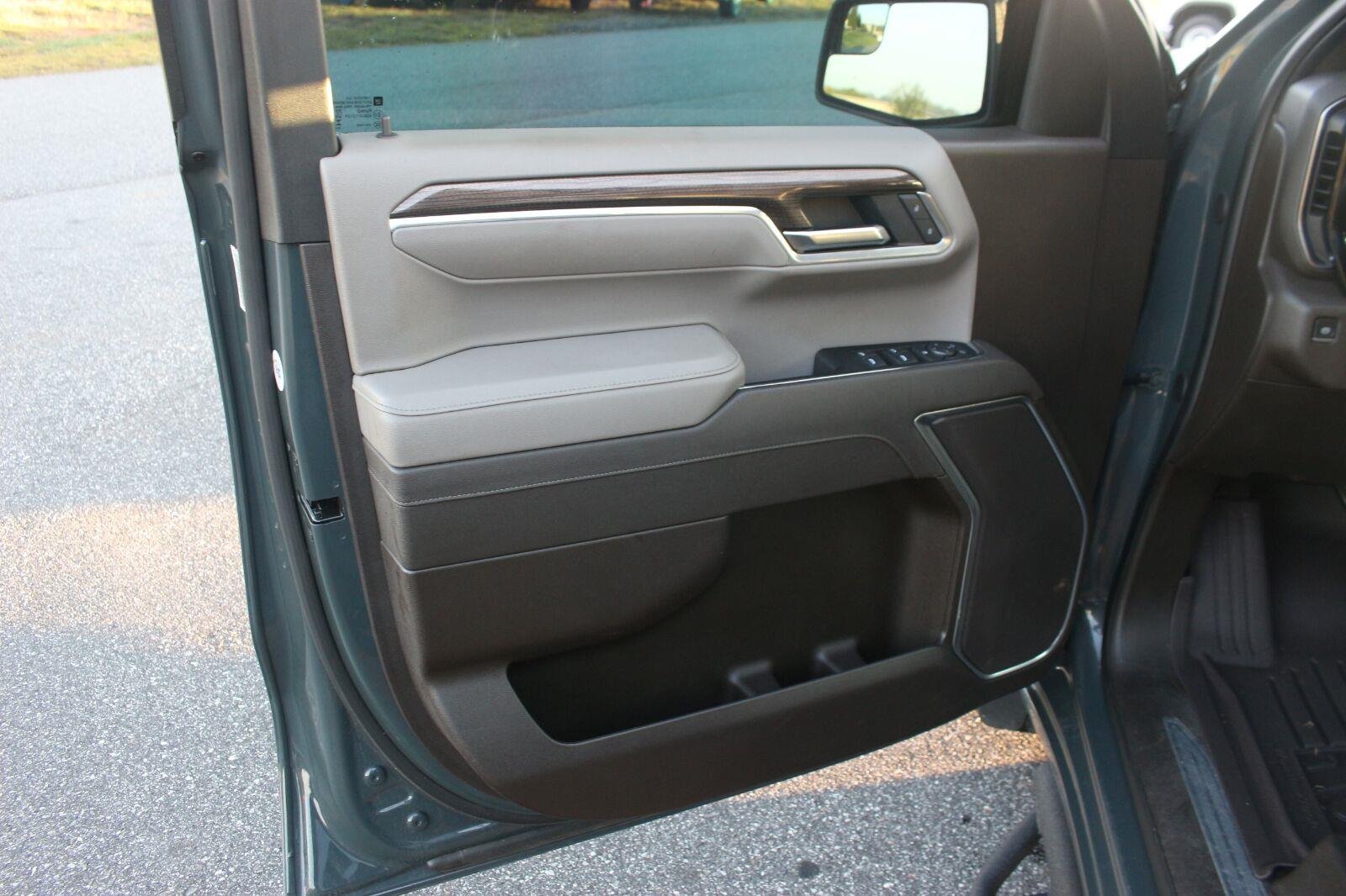 Used 2025 Cypress Gray Chevrolet LT image 13